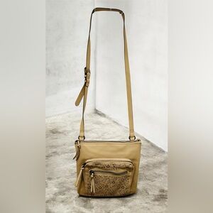 Sonoma Good For Life Cross Body Beige Purse With Zipper Closure With 7 Pockets